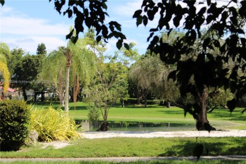 Copropriété à louer à Miami, Floride: 2 chambres, 112.6 m2 № 1981658 - photo 3