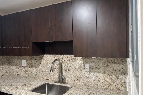 Copropriété à louer à Miami, Floride: 2 chambres, 112.6 m2 № 1981658 - photo 2