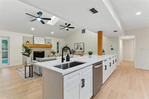 Villa ou maison à vendre à Palm Harbor, Floride: 4 chambres, 292.92 m2 № 1784585 - photo 8