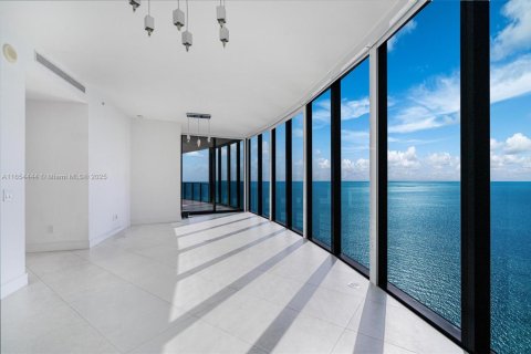 Condo in Sunny Isles Beach, Florida, 3 bedrooms  № 2188864 - photo 2
