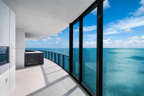 Condo in Sunny Isles Beach, Florida, 3 bedrooms  № 2188864