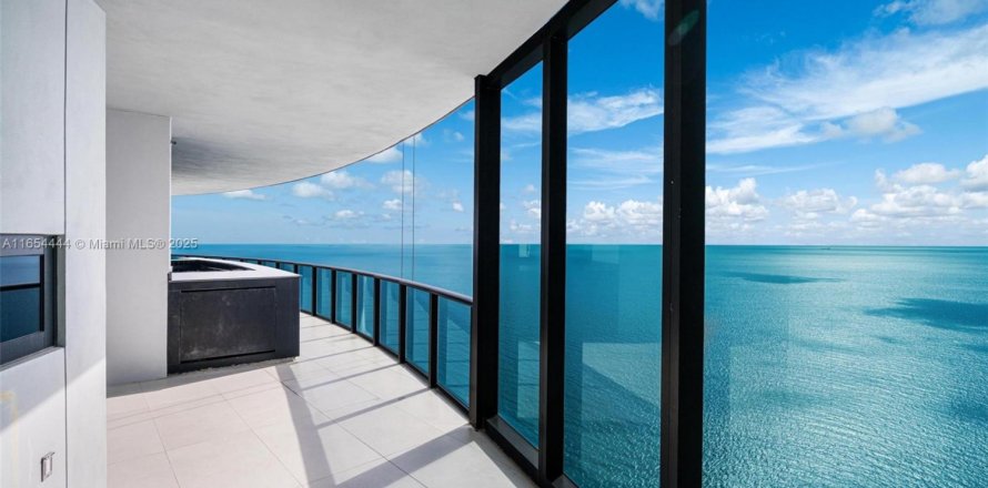 Condo in Sunny Isles Beach, Florida, 3 bedrooms  № 2188864