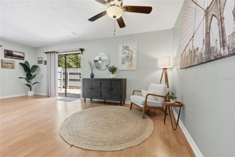 Townhouse in Gainesville, Florida 3 bedrooms, 109.25 sq.m. № 2102601 - photo 4