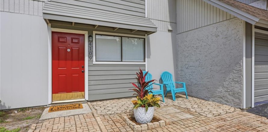 Townhouse in Gainesville, Florida 3 bedrooms, 109.25 sq.m. № 2102601