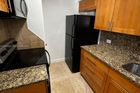 Villa ou maison à louer à Biscayne Park, Floride: 2 chambres, 223.89 m2 № 2168180 - photo 2