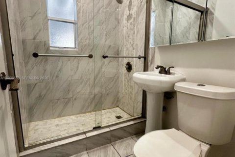 Villa ou maison à louer à Biscayne Park, Floride: 2 chambres, 223.89 m2 № 2168180 - photo 7