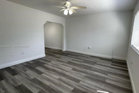 Villa ou maison à louer à Biscayne Park, Floride: 2 chambres, 223.89 m2 № 2168180 - photo 12