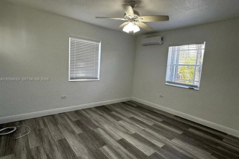 Villa ou maison à louer à Biscayne Park, Floride: 2 chambres, 223.89 m2 № 2168180 - photo 13