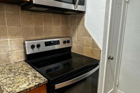 Villa ou maison à louer à Biscayne Park, Floride: 2 chambres, 223.89 m2 № 2168180 - photo 3