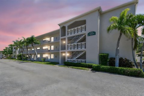 Condominio en alquiler en Dunedin, Florida, 2 dormitorios, 96.62 m2 № 1650927 - foto 1