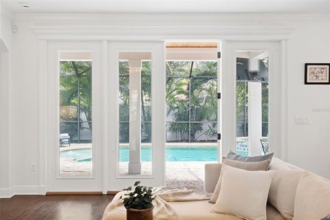 Casa en venta en Tampa, Florida, 5 dormitorios, 337.79 m2 № 2384495 - foto 11