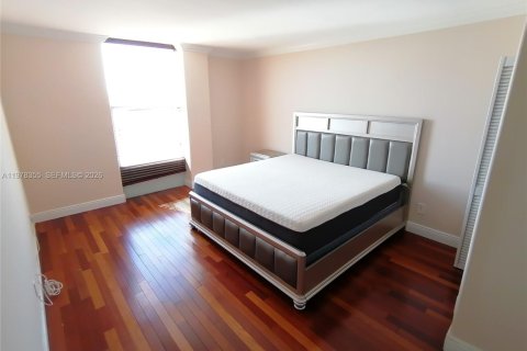 Condo in North Miami, Florida, 1 bedroom  № 2042149 - photo 3