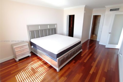 Condo in North Miami, Florida, 1 bedroom  № 2042149 - photo 4