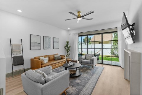 Touwnhouse à vendre à Tampa, Floride: 4 chambres, 299.33 m2 № 2324983 - photo 7