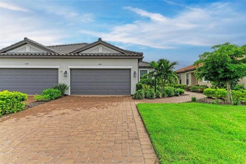 House in Bradenton, Florida 2 bedrooms, 144.74 sq.m. № 1915704 - photo 2