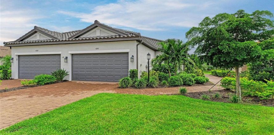 House in Bradenton, Florida 2 bedrooms, 144.74 sq.m. № 1915704