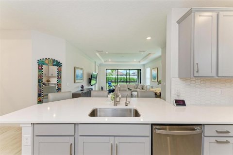 House in Bradenton, Florida 2 bedrooms, 144.74 sq.m. № 1915704 - photo 14