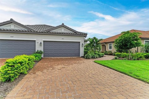 House in Bradenton, Florida 2 bedrooms, 144.74 sq.m. № 1915704 - photo 3
