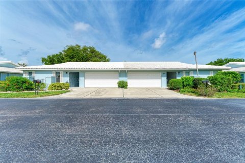 House in Bradenton, Florida 2 bedrooms, 167.5 sq.m. № 2199161