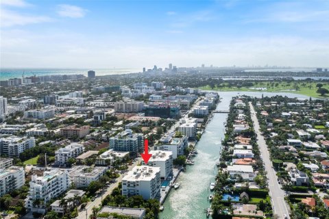 Copropriété à vendre à Bay Harbor Islands, Floride: 2 chambres, 189.99 m2 № 2011155 - photo 30