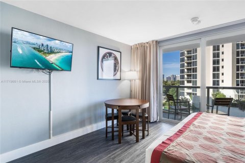 Condominio en venta en Sunny Isles Beach, Florida, 33.44 m2 № 1775165 - foto 4