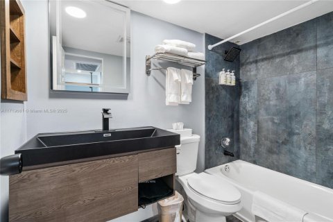 Condominio en venta en Sunny Isles Beach, Florida, 33.44 m2 № 1775165 - foto 9