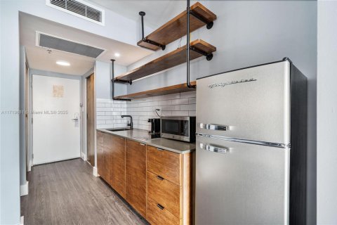 Condominio en venta en Sunny Isles Beach, Florida, 33.44 m2 № 1775165 - foto 2