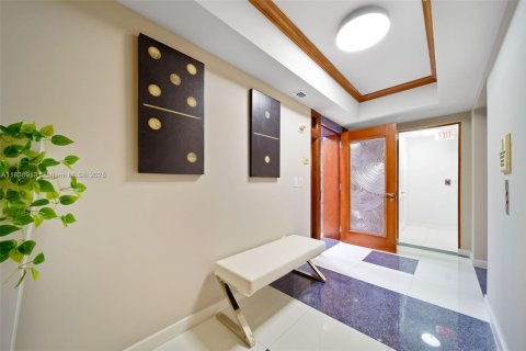 Copropriété à louer à Sunny Isles Beach, Floride: 3 chambres, 205.69 m2 № 1830872 - photo 9