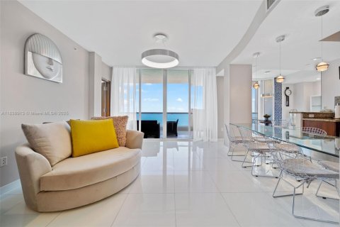 Copropriété à louer à Sunny Isles Beach, Floride: 3 chambres, 205.69 m2 № 1830872 - photo 1