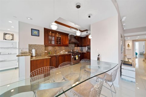 Copropriété à louer à Sunny Isles Beach, Floride: 3 chambres, 205.69 m2 № 1830872 - photo 16