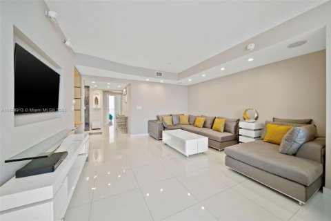 Copropriété à louer à Sunny Isles Beach, Floride: 3 chambres, 205.69 m2 № 1830872 - photo 5