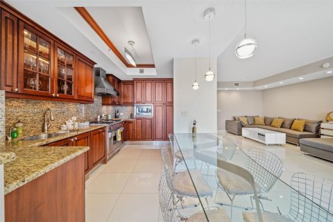 Copropriété à louer à Sunny Isles Beach, Floride: 3 chambres, 205.69 m2 № 1830872 - photo 14