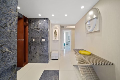 Copropriété à louer à Sunny Isles Beach, Floride: 3 chambres, 205.69 m2 № 1830872 - photo 8