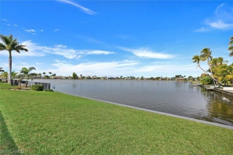 Casa en venta en Cape Coral, Florida, 4 dormitorios, 274.06 m2 № 2428072 - foto 4
