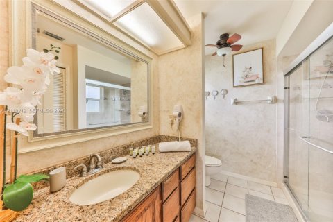 Casa en venta en Cape Coral, Florida, 4 dormitorios, 274.06 m2 № 2428072 - foto 27
