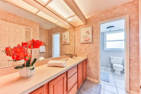 Casa en venta en Cape Coral, Florida, 4 dormitorios, 274.06 m2 № 2428072 - foto 17