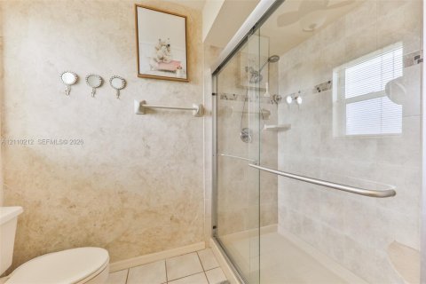 Casa en venta en Cape Coral, Florida, 4 dormitorios, 274.06 m2 № 2428072 - foto 26