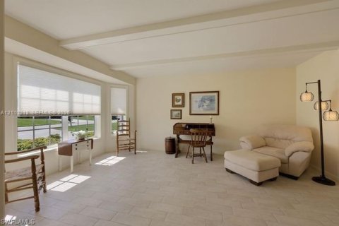 Casa en venta en Cape Coral, Florida, 4 dormitorios, 274.06 m2 № 2428072 - foto 8