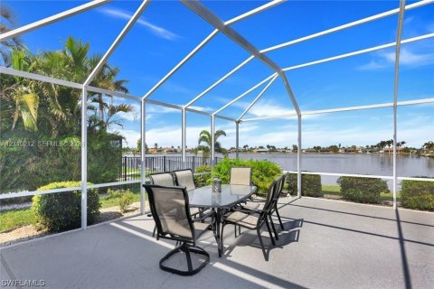 Casa en venta en Cape Coral, Florida, 4 dormitorios, 274.06 m2 № 2428072 - foto 6
