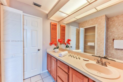 Casa en venta en Cape Coral, Florida, 4 dormitorios, 274.06 m2 № 2428072 - foto 15