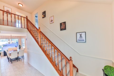 Casa en venta en Cape Coral, Florida, 4 dormitorios, 274.06 m2 № 2428072 - foto 25
