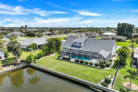 Villa ou maison à Cape Coral, Floride 4 chambres, 274.06 m2 № 2428072