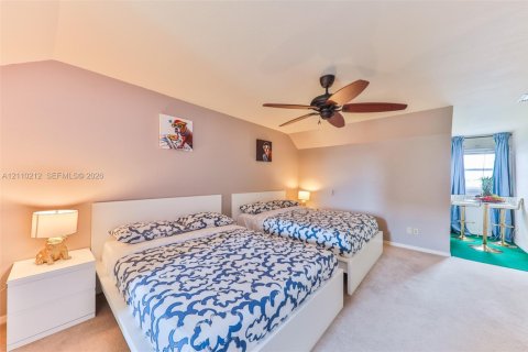 Casa en venta en Cape Coral, Florida, 4 dormitorios, 274.06 m2 № 2428072 - foto 23