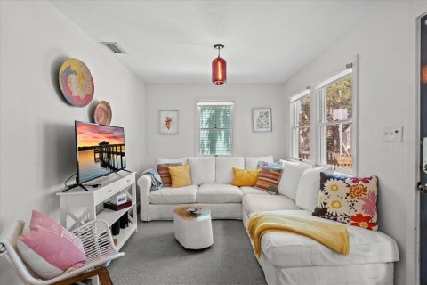 House in New Smyrna Beach, Florida 2 bedrooms, 44.59 sq.m. № 1719093 - photo 17