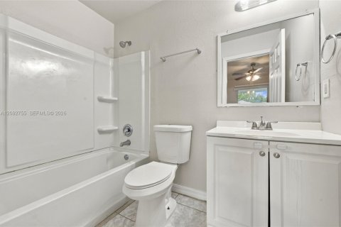 Casa en venta en Vero Beach, Florida, 3 dormitorios, 107.4 m2 № 2383234 - foto 2