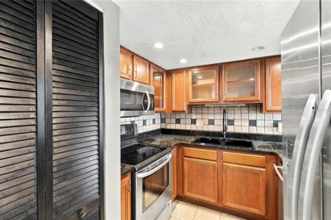 Condo in Tarpon Springs, Florida, 4 bedrooms  № 2395918 - photo 6