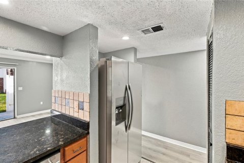 Condo in Tarpon Springs, Florida, 4 bedrooms  № 2395918 - photo 19