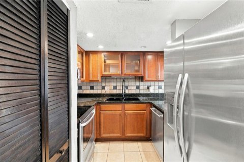 Condo in Tarpon Springs, Florida, 4 bedrooms  № 2395918 - photo 4