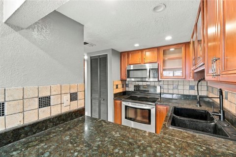 Condo in Tarpon Springs, Florida, 4 bedrooms  № 2395918 - photo 5