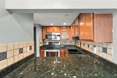 Condo in Tarpon Springs, Florida, 4 bedrooms  № 2395918 - photo 8